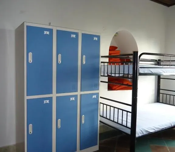 Backpackers @ Lakeview Hostal