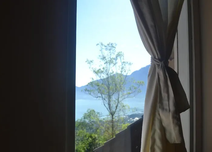 Backpackers @ Lakeview Hostal *